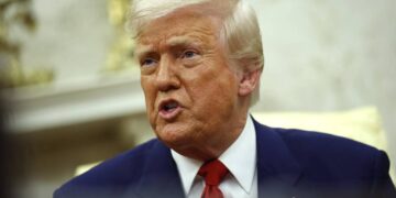 Trump duplica aranceles al acero y aluminio; Reino Unido queda exento, por ahora