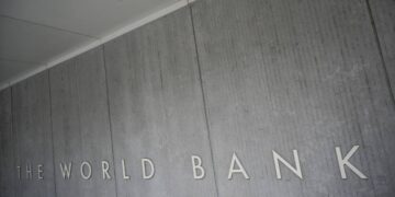 Banco Mundial alerta sobre desaceleración global y golpe económico a América Latina por aranceles de EE. UU.