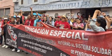 CNTE rechaza propuesta del Gobierno: paro y plantón se mantienen