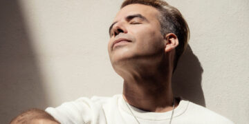 YEY-R Y SU DESGARRADORA BALADA «EL CIELO LLORA CONMIGO»