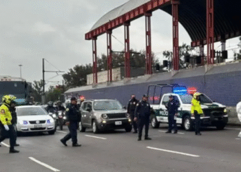 Fallece mujer tras ser atropellada en la calzada Ignacio Zaragoza, a la altura del Metro Agrícola Oriental