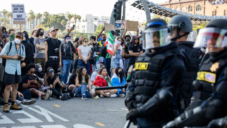 Detienen a decenas de personas en San Francisco en protestas contra política migratoria de Trump