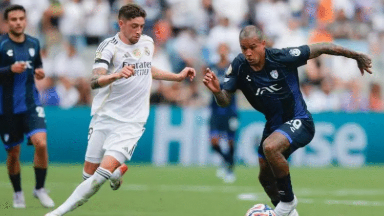 Pachuca tropieza ante un Real Madrid con inferioridad numérica