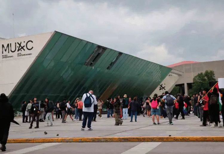 “Quemar libros es de fascistas”: Sheinbaum sobre violencia en la UNAM por marcha contra gentrificación