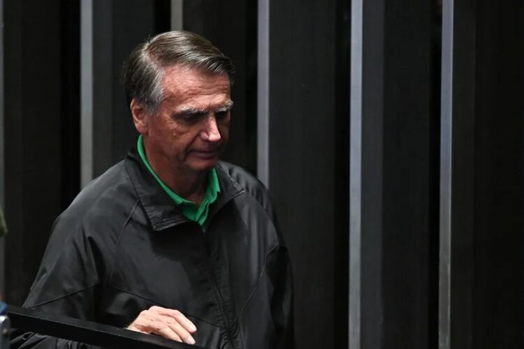 La Corte Suprema de Brasil impone a Bolsonaro la tobillera electrónica y le prohíbe usar redes sociales