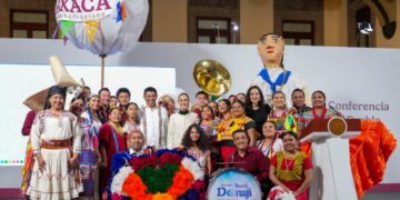 🎉 ¡Que viva Oaxaca! Guelaguetza 2025 llega a la mañanera con danza, cultura y solidaridad