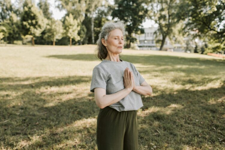 Abrazar la Plenitud: Prepararse para la Perimenopausia y la Menopausia