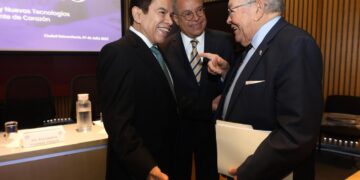 Reconocen trayectoria de pioneros del trasplante de corazón en México