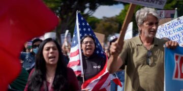“Good Trouble Lives On”: qué es y por qué miles salen a protestar hoy contra Trump en EE. UU