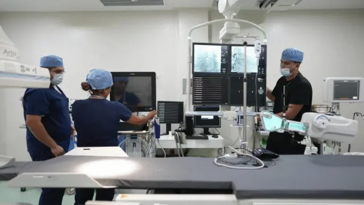 Inaugura Sheinbaum primera sala pública de hemodinamia en Baja California Sur