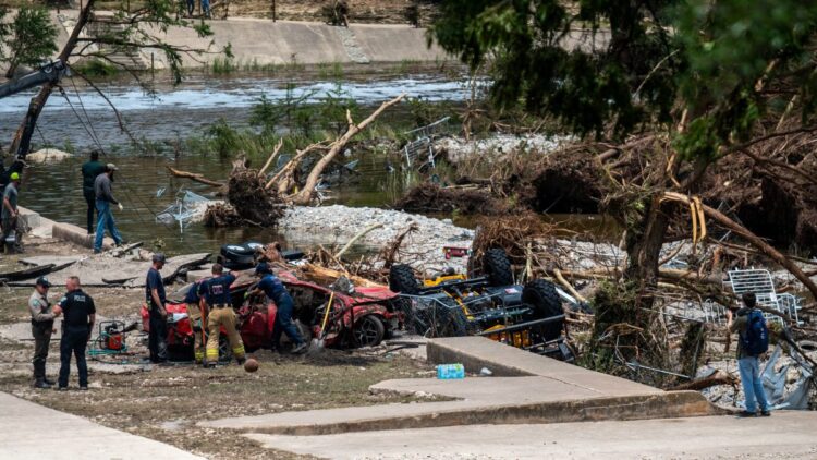 Desmienten solicitud de green card a rescatistas mexicanos tras inundaciones en Texas