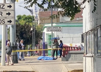 Fallece persona en banqueta de Tlalpan; causas de su muerte son desconocidas