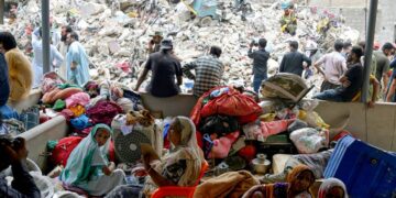 Edificio colapsa en Karachi: al menos 27 muertos tras derrumbe en Lyari