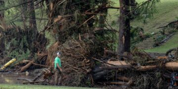 Número de muertos por inundaciones en Texas se eleva a 78; rescatistas buscan a desaparecidos