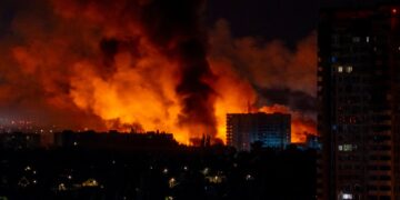 Tras llamada con Trump, Putin lanza su mayor bombardeo hasta ahora contra Ucrania