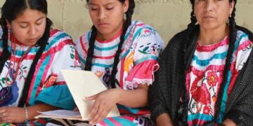 En México 7.4 millones hablan lenguas indígenas… pero 6 de cada 10 están en riesgo de desaparece