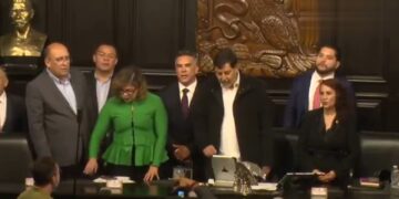 De los gritos y golpes pasan a las denuncias; Alejandro Moreno se lanza contra Noroña