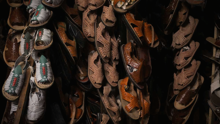 Oaxaca demandará a Adidas por plagio de huaraches