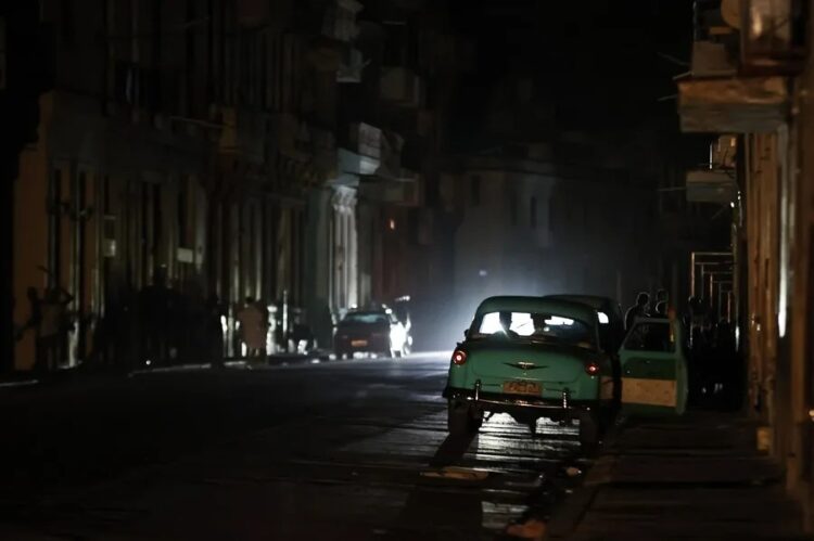 Apagones, promesas, averías y hastío: doce meses de la crisis energética total en Cuba