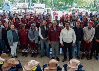 Beneficia Gobierno municipal a personal de Limpia con herramientas, material y uniformes