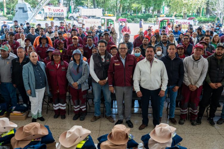 Beneficia Gobierno municipal a personal de Limpia con herramientas, material y uniformes