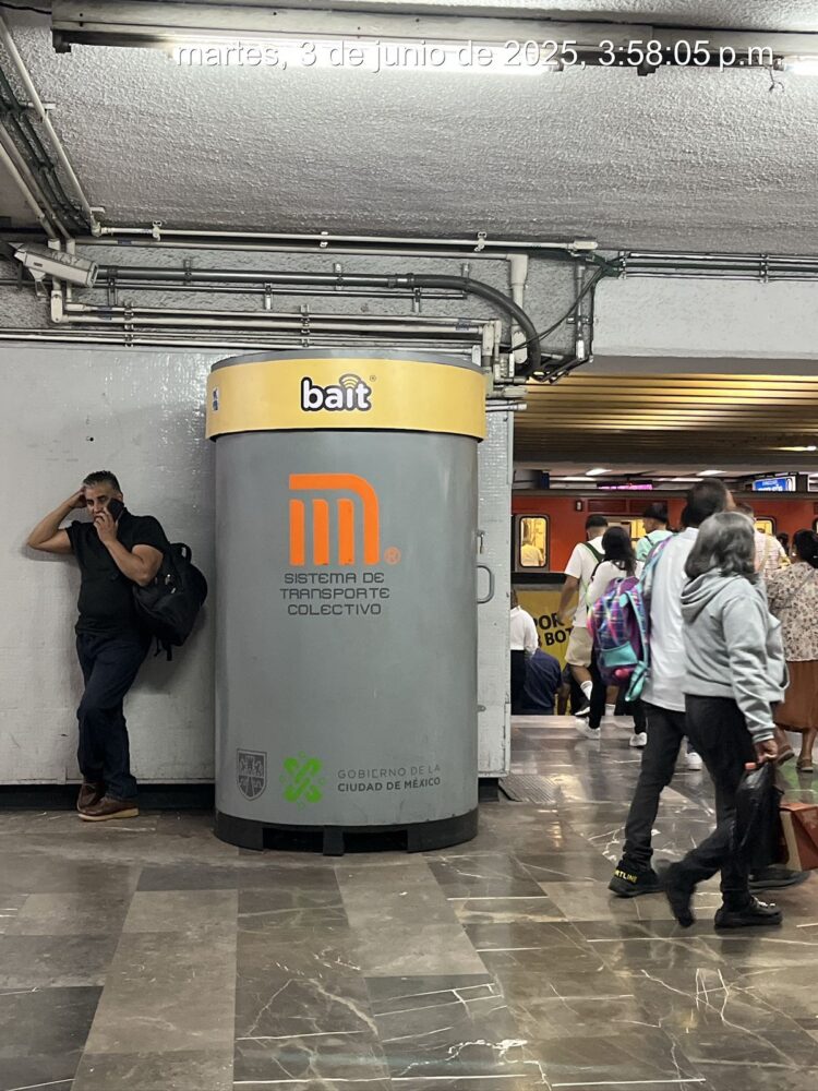 Caos en el metro, negocios ilegales de dulces preocupan a los locatarios rumbo al mundial