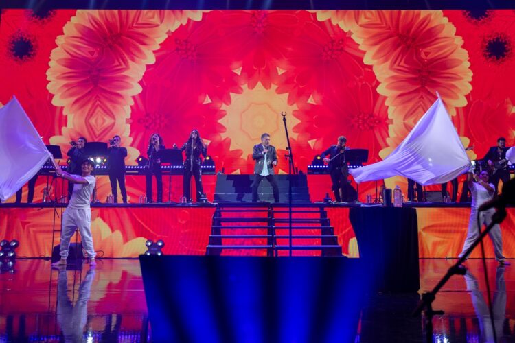 RAÚL ORNELAS CONVIERTE EL AUDITORIO NACIONAL EN UN REFUGIO DE EMOCIONES COMPARTIDAS