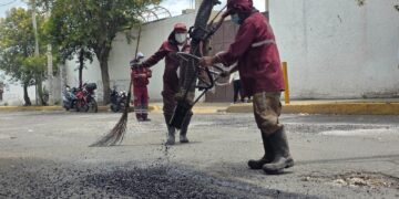 Continúan trabajos de bacheo en distintas zonas de Toluca