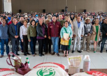 Entrega fertilizante Gobierno de Toluca y refuerza alianza con campo