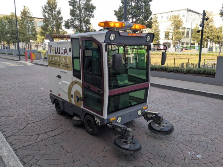 Limpian barredoras eléctricas más de 28 toneladas de basura en Toluca