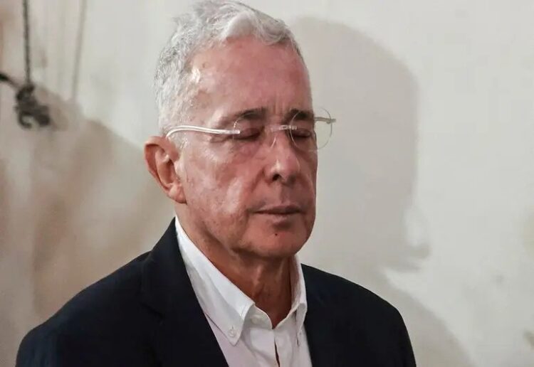Dan 12 años de prisión a expresidente colombiano Álvaro Uribe