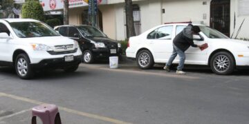 Congreso de CDMX aprueba castigo de hasta 36 horas de arresto para “franeleros”