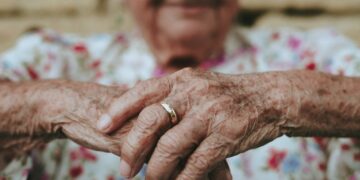 La fragilidad en la vejez puede ser heredable; de acuerdo con una nueva investigación