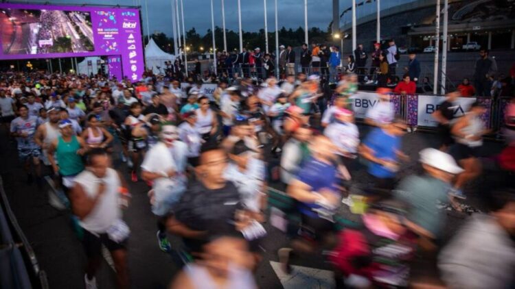 José Frías, el emotivo festejo del primer lugar del grupo de silla de ruedas del XLII Maratón de la Ciudad de México