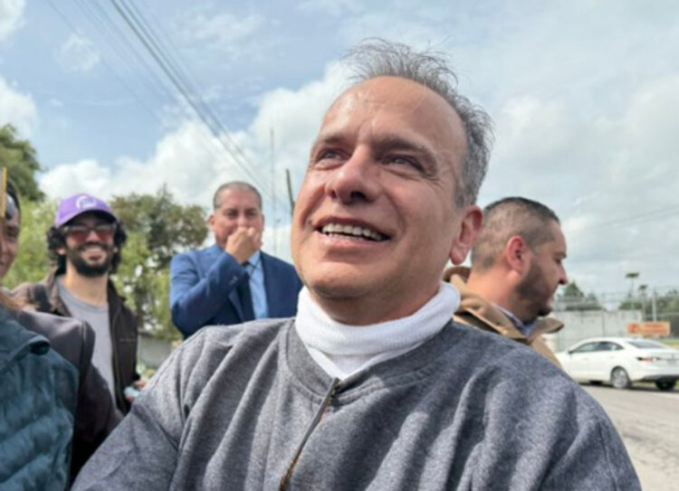 Ordenan liberar a Israel Vallarta tras casi 20 años en prisión sin sentencia