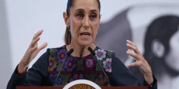 Sheinbaum pide revisar normas de transporte de materiales tras explosión de pipa en Iztapalapa