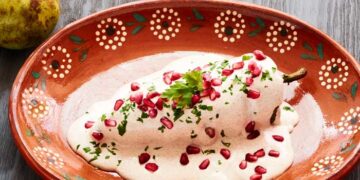 Multa de hasta 339 mil pesos por preparar chiles en nogada con este ingrediente prohibido