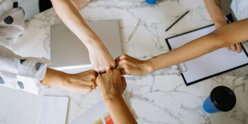 Ser mujer hoy: un viaje de autoconocimiento, sororidad y aceptación