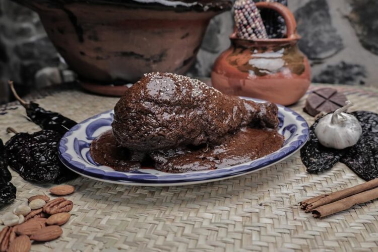 Con un espectacular cartel de artistas, octubre sabe a mole con tradición, música y gastronomía en la 48ª Feria Nacional del Mole de Milpa Alta