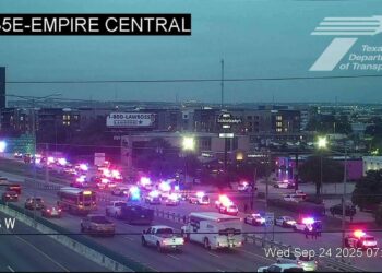 Reportan tiroteo en Centro de Detención de Dallas; hay muertos y heridos