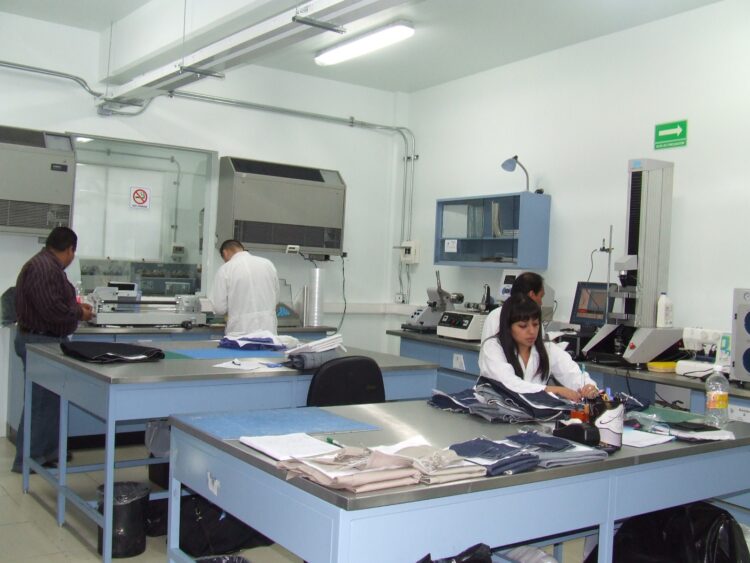 Industria y Gobierno refuerzan estrategia para consolidar al calzado mexicano en el mundo