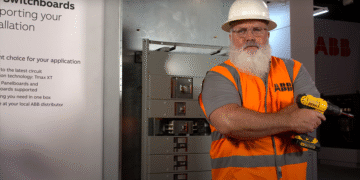 Modernizar sin reemplazar: ABB transforma el mantenimiento eléctrico con retrofit producido en México