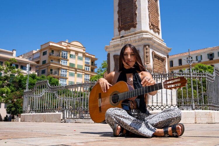 Un nuevo sonido: Flamenco, Jazz y Latinoamérica se unen en la nana del caballo grande de la española Alba Lamerced