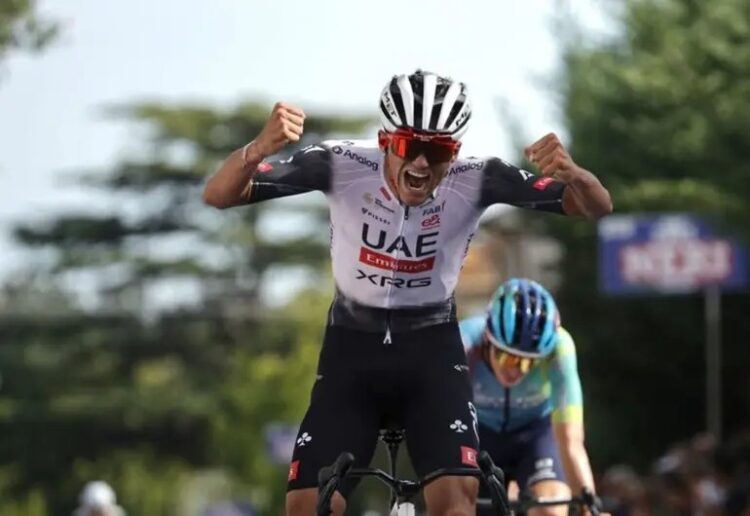 Isaac del Toro cierra una semana exitosa con victoria en el Trofeo Matteotti 2025