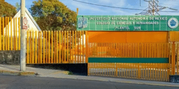 Desalojan el CCH Sur ante reporte de alumno lesionado tras aventarse de un edificio