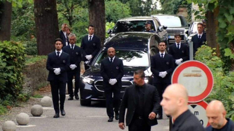 Más de 16 mil personas despiden a Giorgio Armani en Milán previo a funeral privado