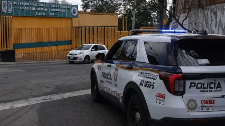 Estudiantes del CCH Sur marchan a Rectoría en memoria de Jesús Israel, joven asesinado