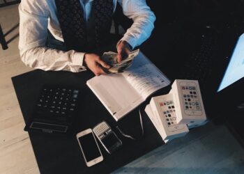 Auditoría financiera estratégica: clave para decisiones y valores en empresas por De la Paz, Costemalle DFK