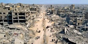 Regresan a una Gaza fantasma, mientras en Tel Aviv celebran; 500 mil desplazados