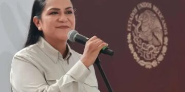 Ariadna Montiel entrega primeros apoyos económicos por emergencia en Poza Rica, Veracruz